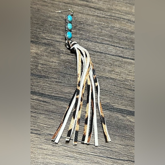 Western Style Earrings - Picture 6 of 8